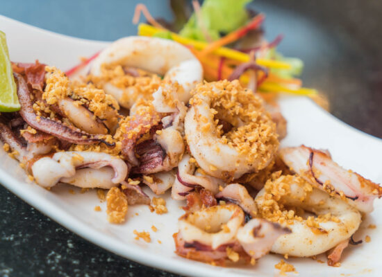 Fried squid with garlic pepper